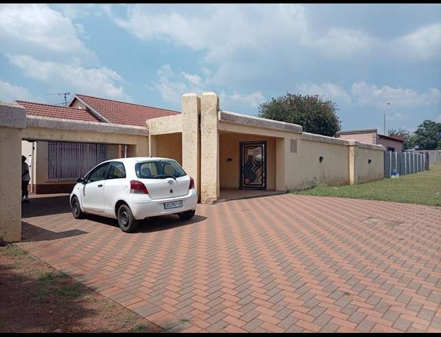 3 BEDROOM HOUSE FOR SALE IN LEONDALE